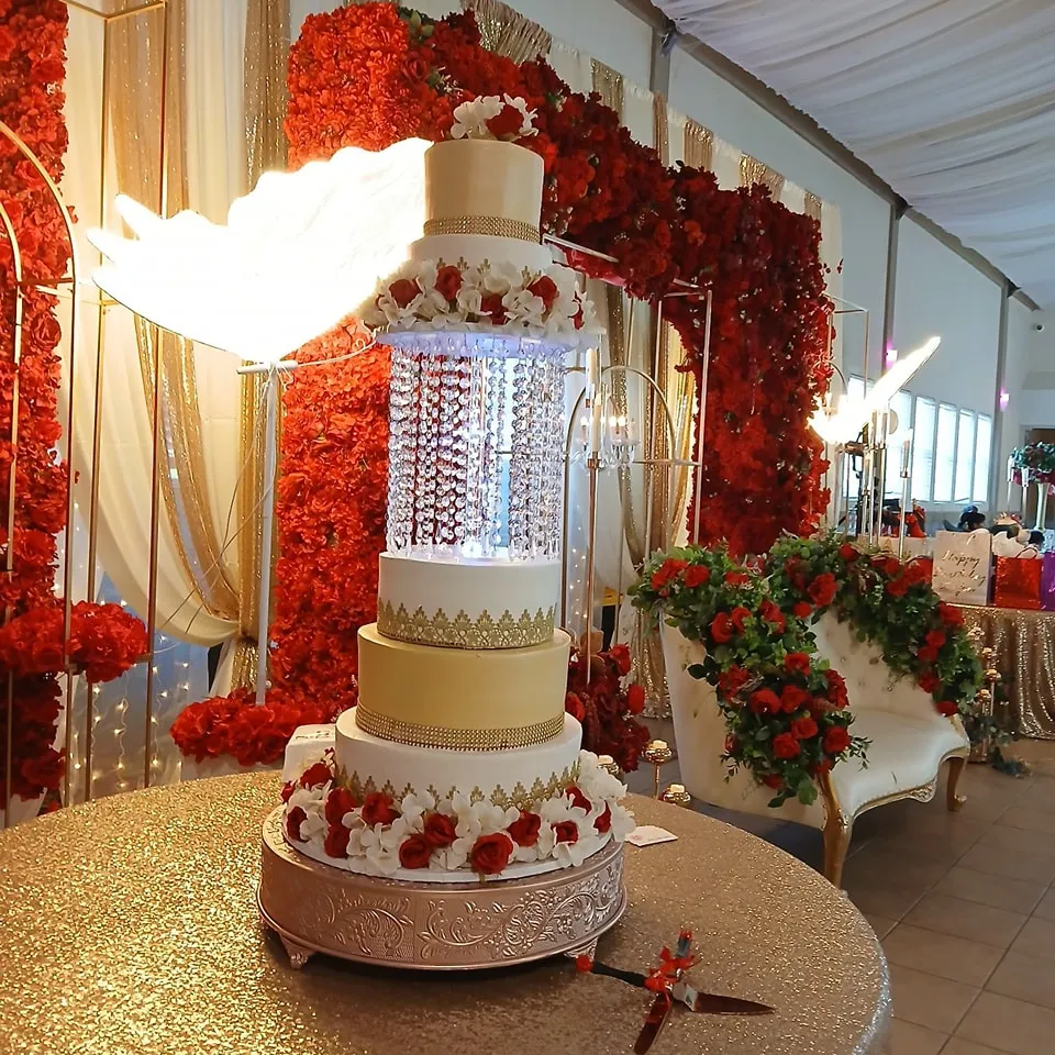 quinceanera cake with red